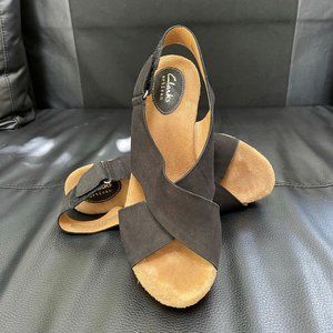 CLARKS WOMEN'S CASLYNN SHAE WEDGE SANDAL